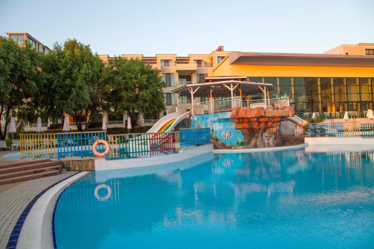 Hotel Perla Beach Luxury Primorsko Bagian luar foto