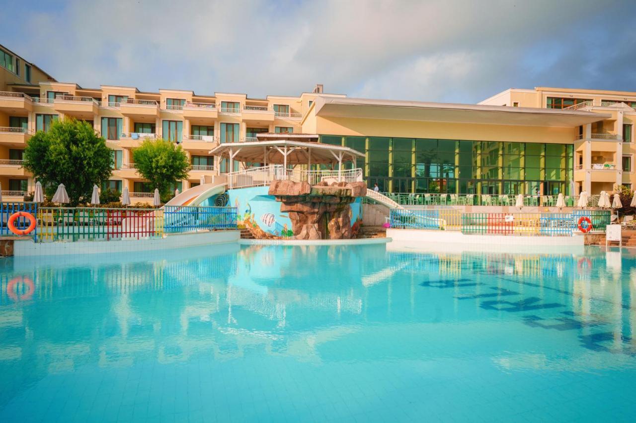 Hotel Perla Beach Luxury Primorsko Bagian luar foto
