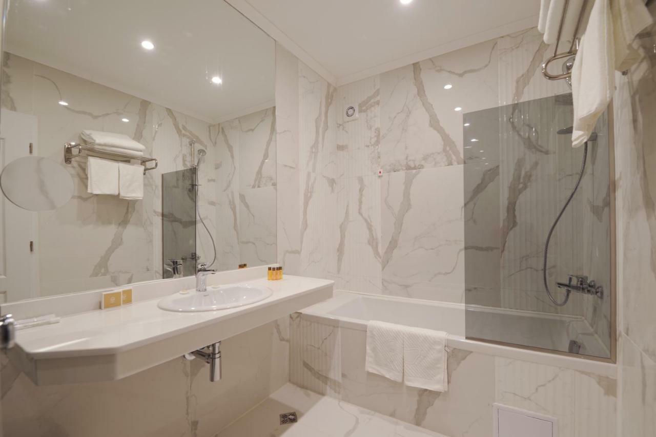 Hotel Perla Beach Luxury Primorsko Bagian luar foto